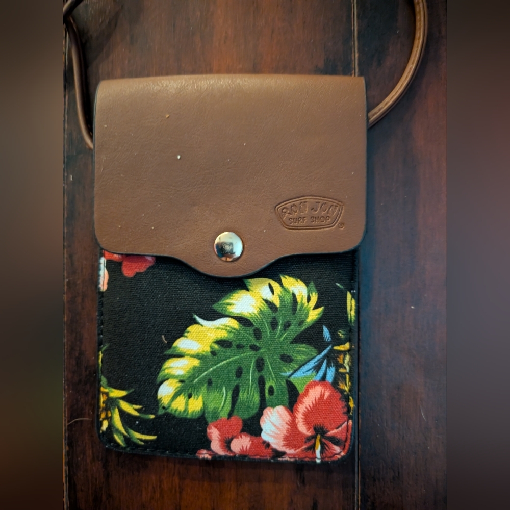 💚CLEARANCE💚 Brown and Black Ron Jon Floral Crossbody Bag